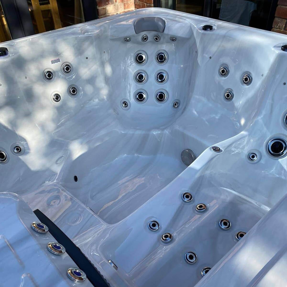 Malibu 6 Seater Hot Tub - Vookoo Lifestyle