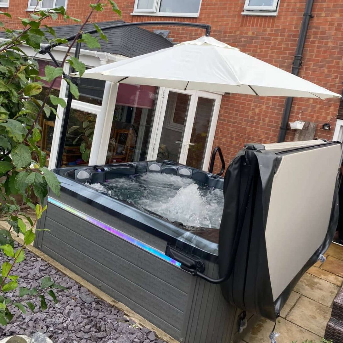 Manhattan 6 Seater Hot Tub - Vookoo Lifestyle