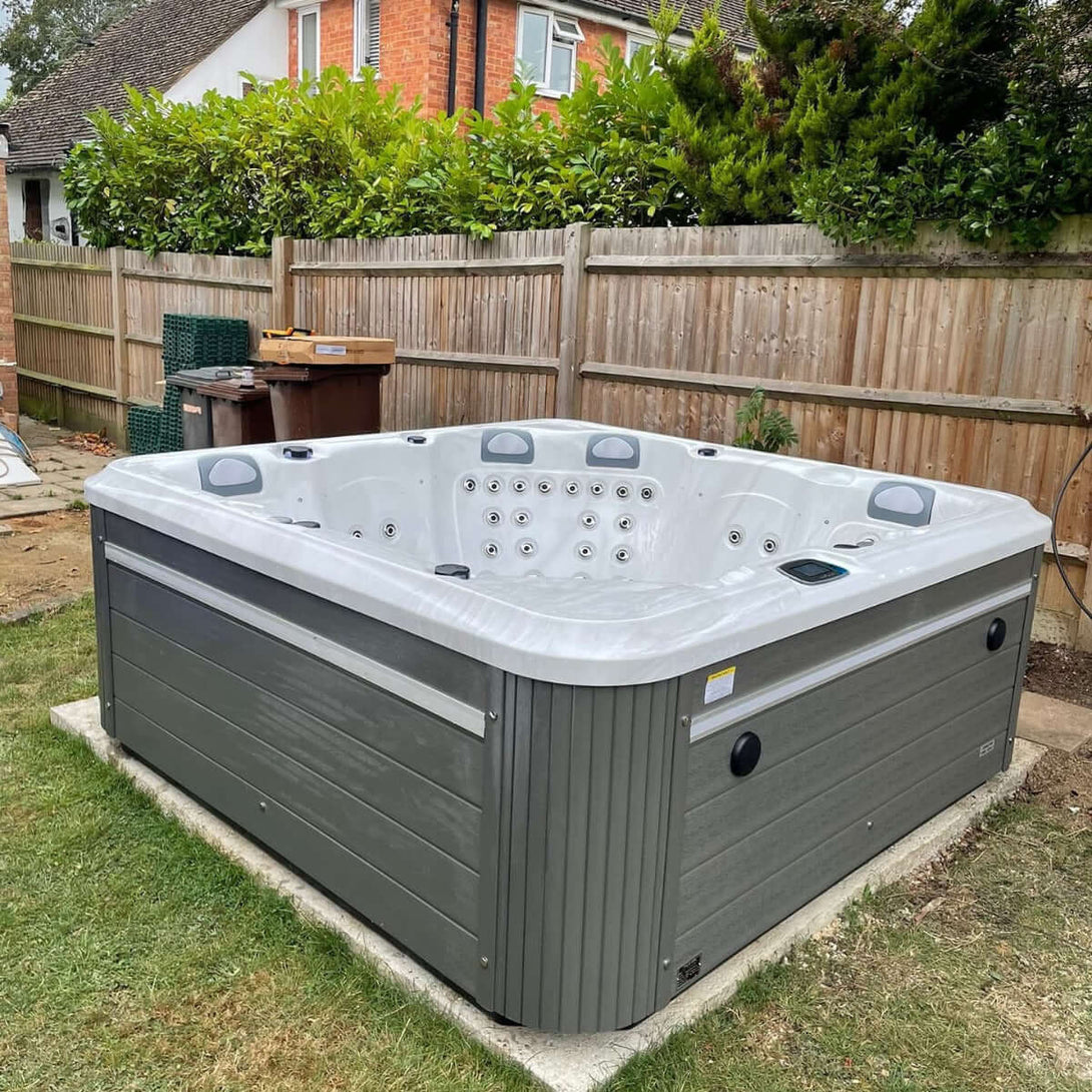 Manhattan 6 Seater Hot Tub - Vookoo Lifestyle