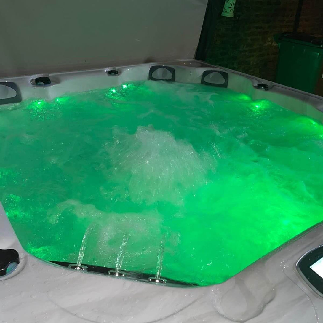 Manhattan 6 Seater Hot Tub - Vookoo Lifestyle