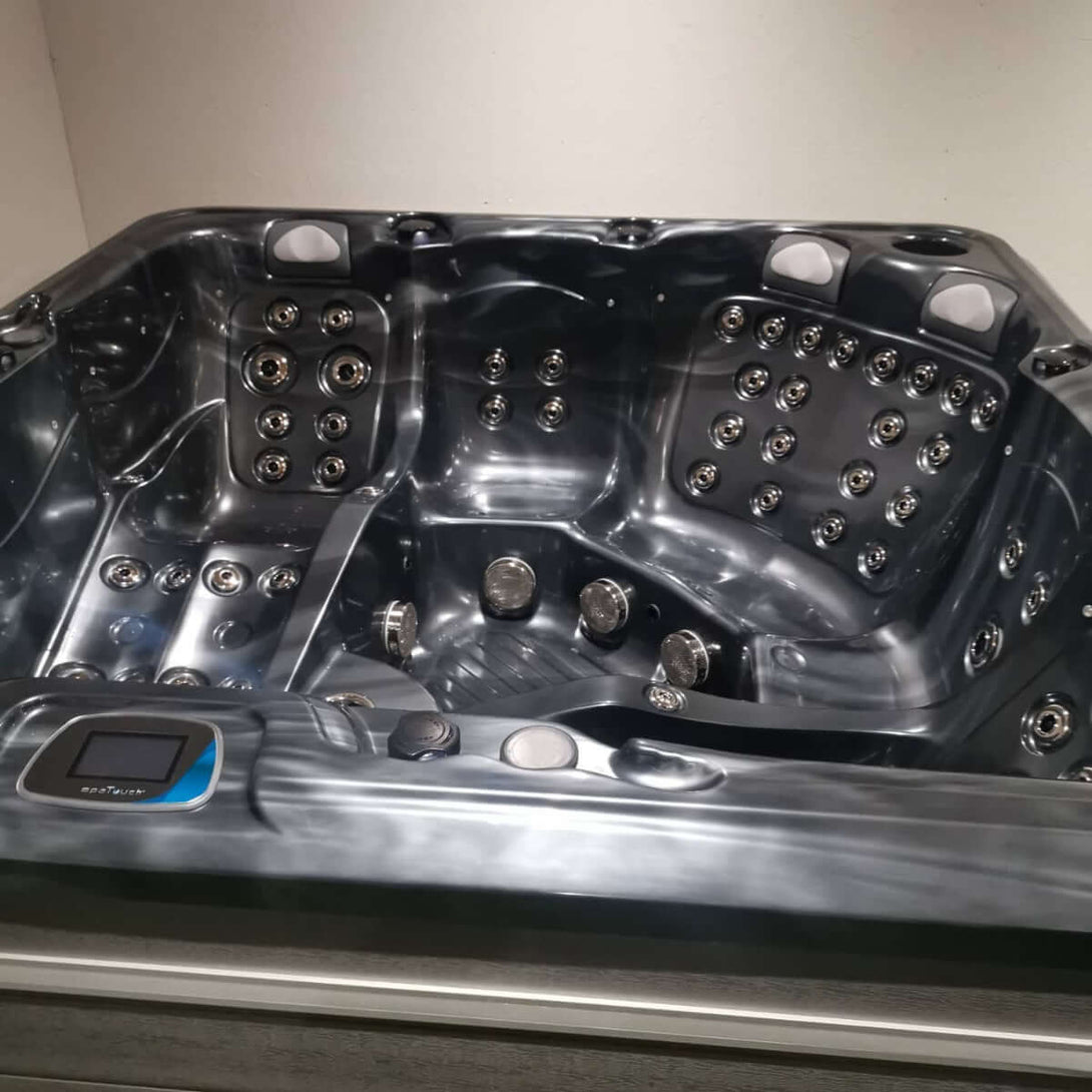 Manhattan 6 Seater Hot Tub - Vookoo Lifestyle